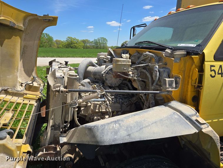 image for item EM7270 2002 GMC C6500 box truck