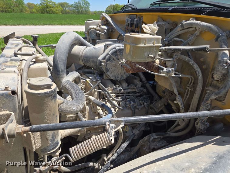 image for item EM7270 2002 GMC C6500 box truck