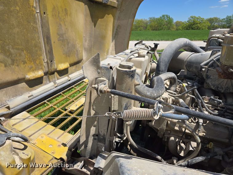 image for item EM7270 2002 GMC C6500 box truck