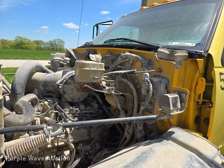 image for item EM7270 2002 GMC C6500 box truck