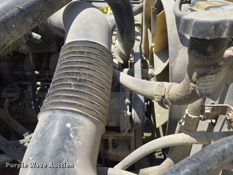 image for item EM7270 2002 GMC C6500 box truck