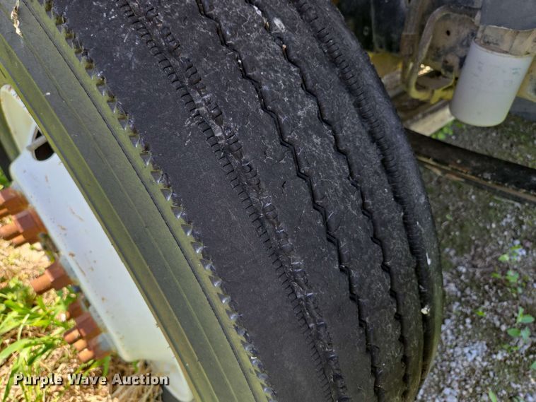 image for item EM7270 2002 GMC C6500 box truck