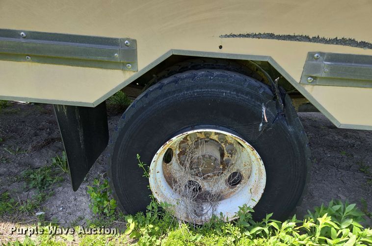 image for item EM7270 2002 GMC C6500 box truck