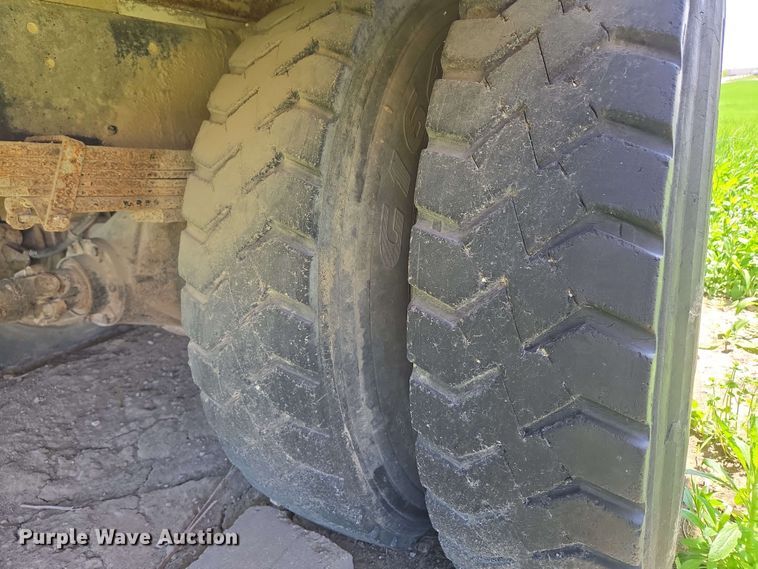 image for item EM7270 2002 GMC C6500 box truck