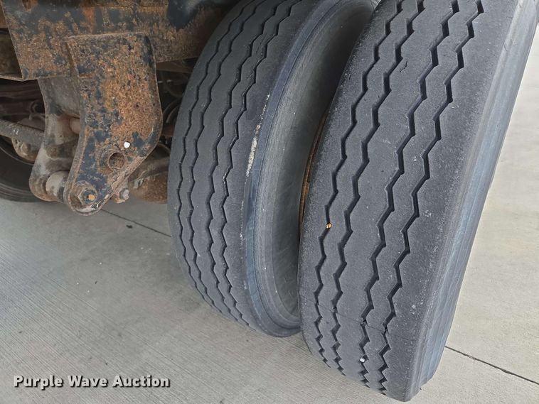 image for item EM7284 1996 Stoughton  dry van trailer