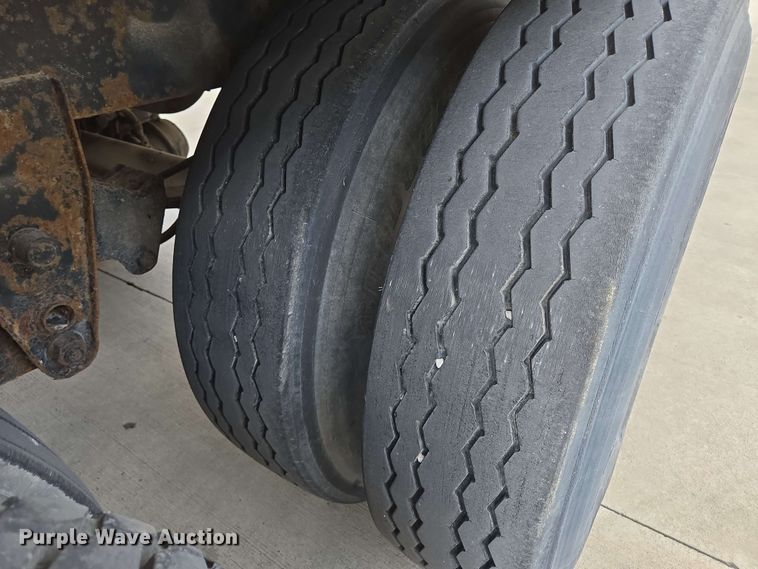 image for item EM7284 1996 Stoughton  dry van trailer