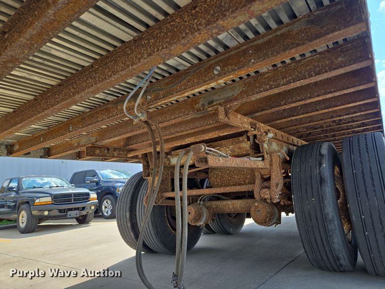 image for item EM7285 1995 Utility Trailer Manufacturer dry van trailer