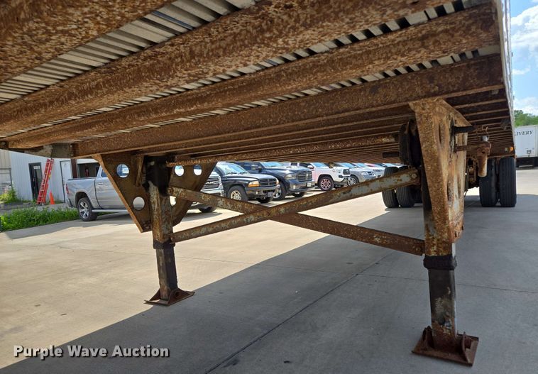 image for item EM7285 1995 Utility Trailer Manufacturer dry van trailer