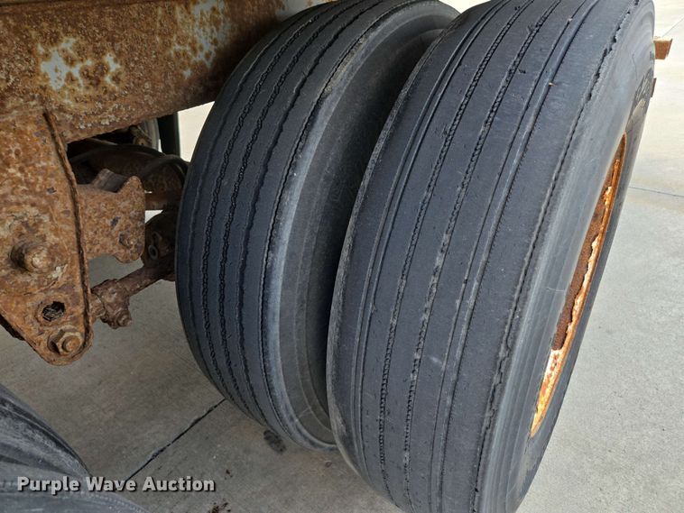 image for item EM7285 1995 Utility Trailer Manufacturer dry van trailer