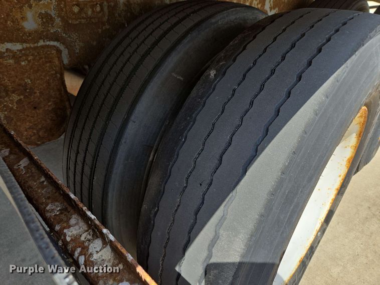 image for item EM7285 1995 Utility Trailer Manufacturer dry van trailer