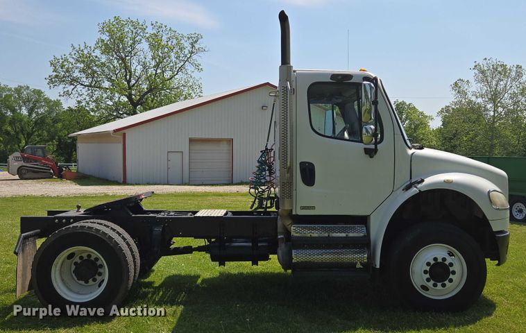 image for item EM7327 2010 Freightliner Business Class M2 semi truck
