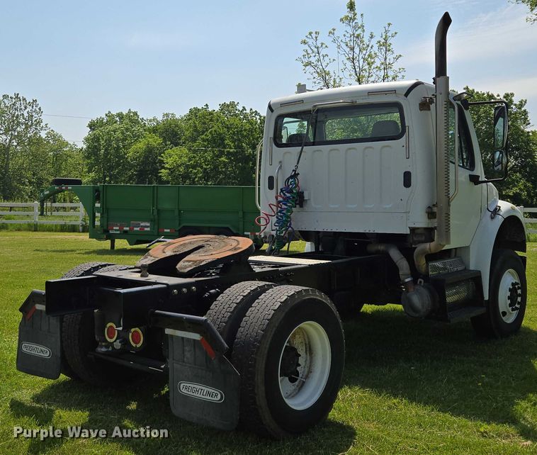 image for item EM7327 2010 Freightliner Business Class M2 semi truck