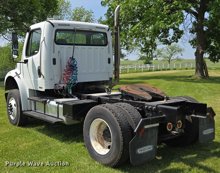 image for item EM7327 2010 Freightliner Business Class M2 semi truck