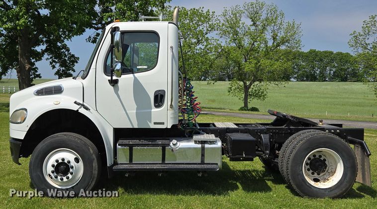 image for item EM7327 2010 Freightliner Business Class M2 semi truck