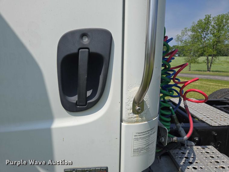 image for item EM7327 2010 Freightliner Business Class M2 semi truck