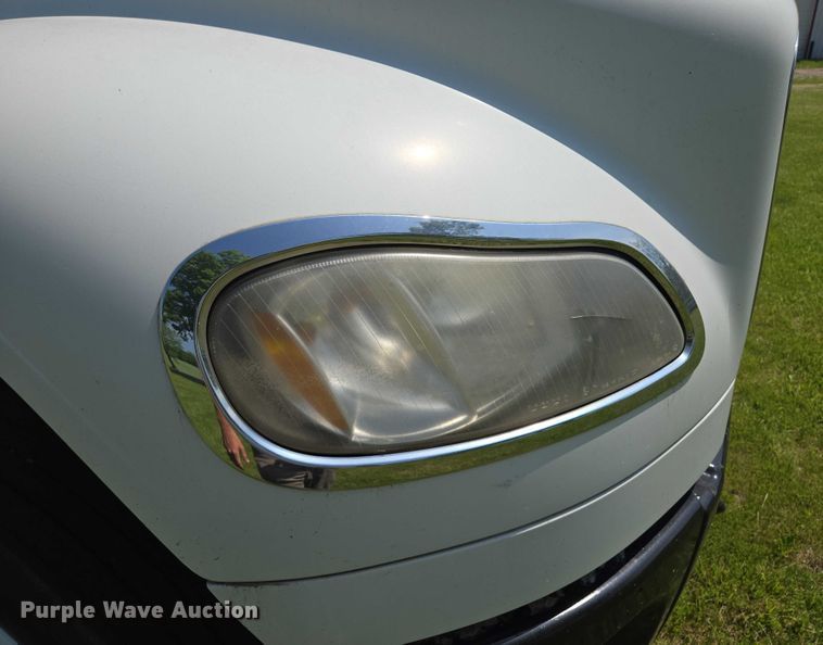 image for item EM7327 2010 Freightliner Business Class M2 semi truck