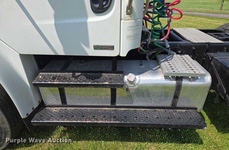 image for item EM7327 2010 Freightliner Business Class M2 semi truck