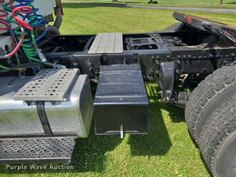 image for item EM7327 2010 Freightliner Business Class M2 semi truck