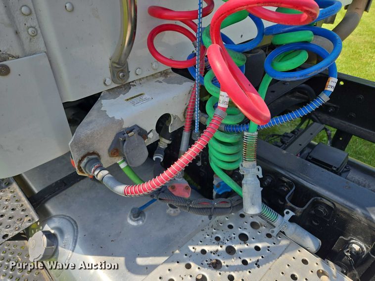 image for item EM7327 2010 Freightliner Business Class M2 semi truck