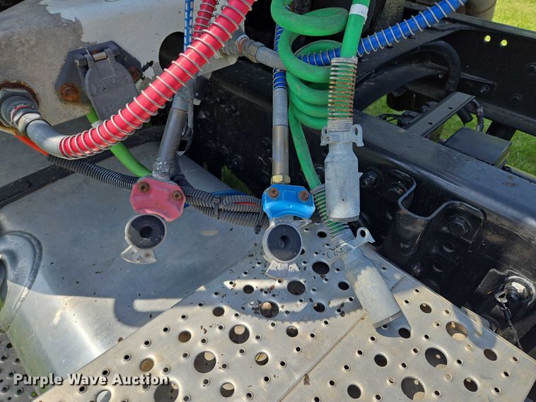 image for item EM7327 2010 Freightliner Business Class M2 semi truck