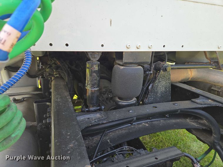 image for item EM7327 2010 Freightliner Business Class M2 semi truck