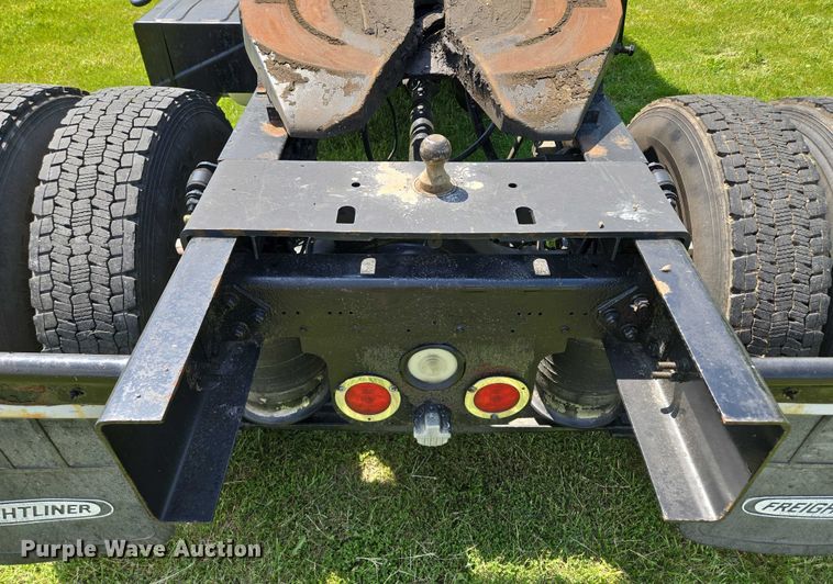 image for item EM7327 2010 Freightliner Business Class M2 semi truck