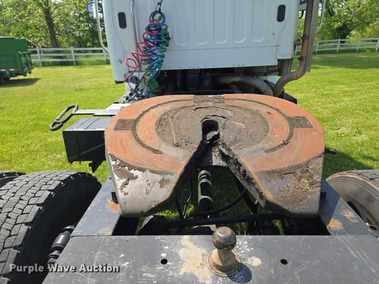 image for item EM7327 2010 Freightliner Business Class M2 semi truck