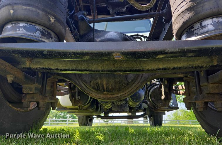 image for item EM7327 2010 Freightliner Business Class M2 semi truck