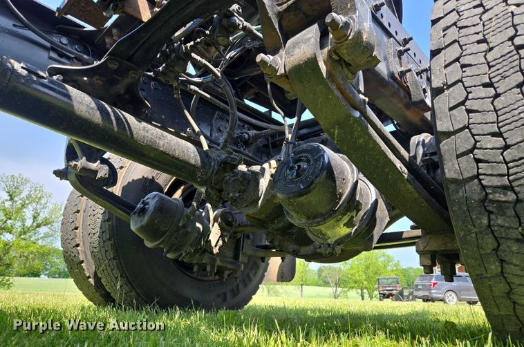 image for item EM7327 2010 Freightliner Business Class M2 semi truck