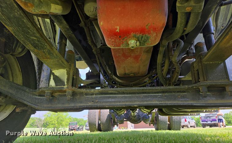 image for item EM7327 2010 Freightliner Business Class M2 semi truck