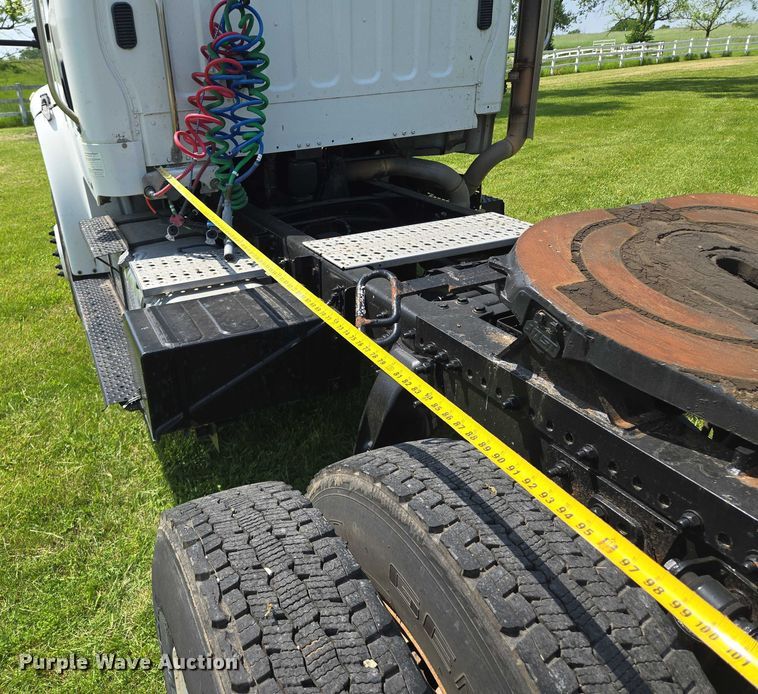 image for item EM7327 2010 Freightliner Business Class M2 semi truck