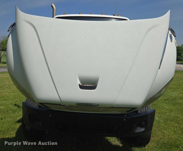 image for item EM7327 2010 Freightliner Business Class M2 semi truck