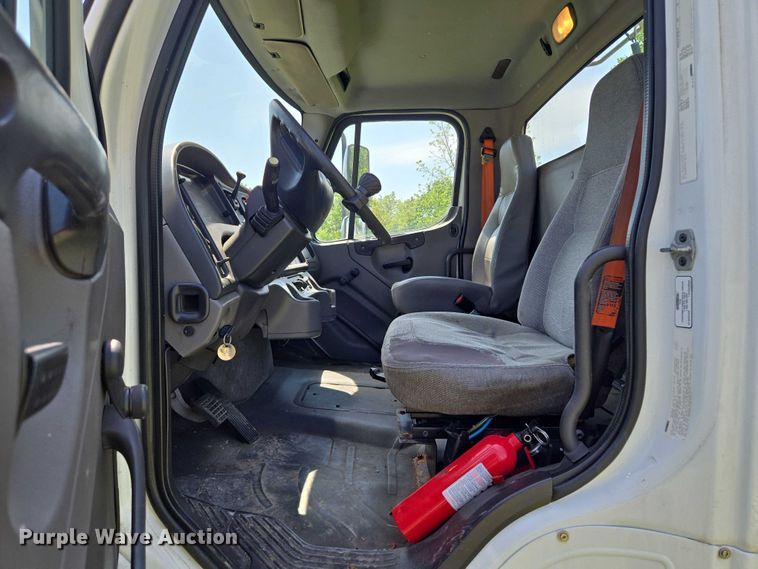 image for item EM7327 2010 Freightliner Business Class M2 semi truck