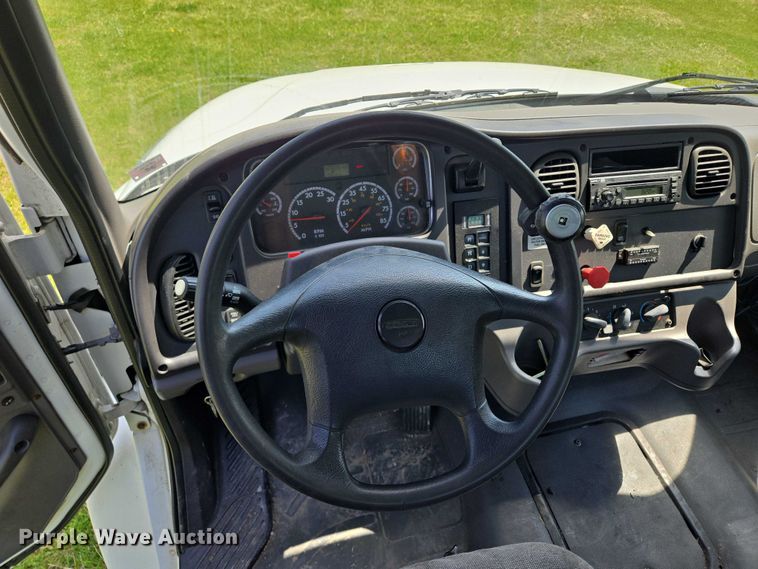 image for item EM7327 2010 Freightliner Business Class M2 semi truck