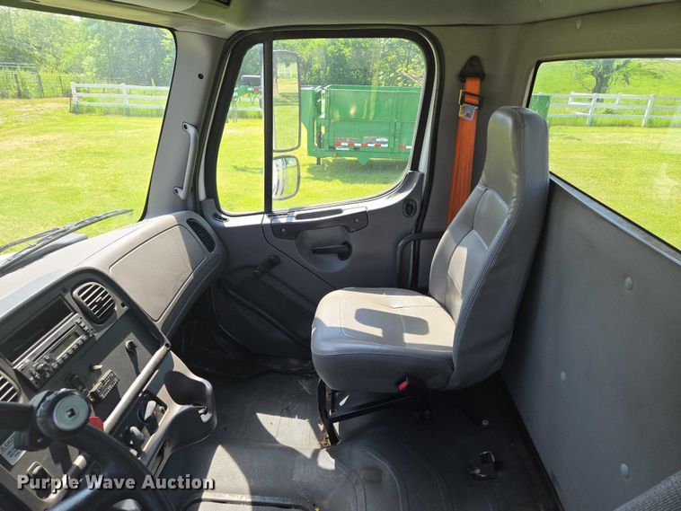 image for item EM7327 2010 Freightliner Business Class M2 semi truck