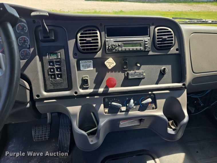 image for item EM7327 2010 Freightliner Business Class M2 semi truck