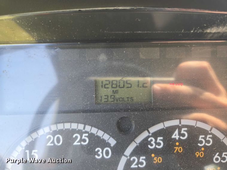 image for item EM7327 2010 Freightliner Business Class M2 semi truck