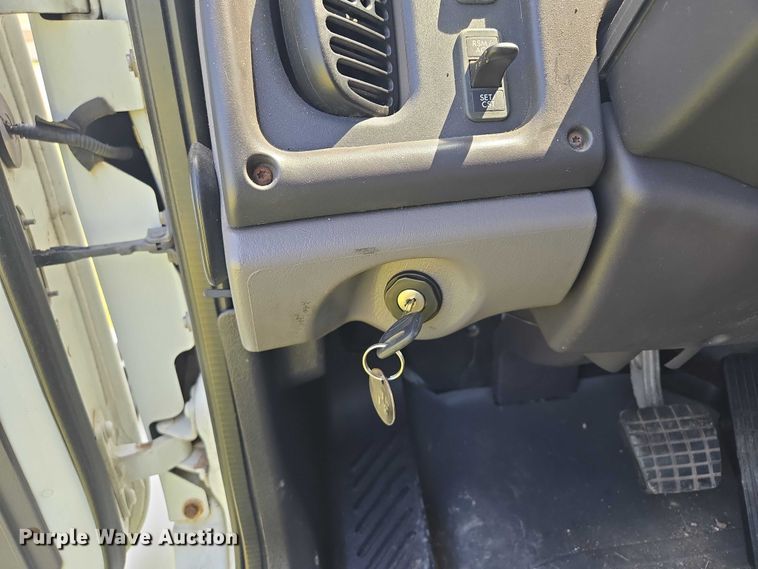 image for item EM7327 2010 Freightliner Business Class M2 semi truck