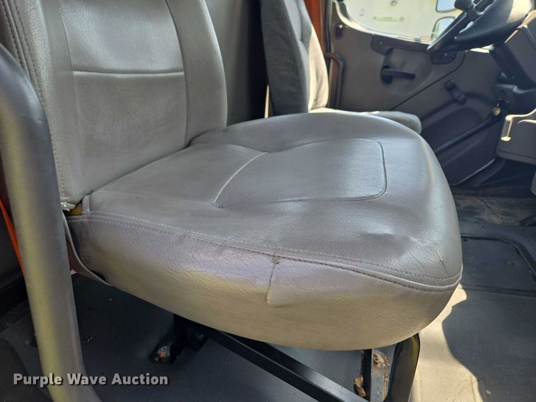 image for item EM7327 2010 Freightliner Business Class M2 semi truck