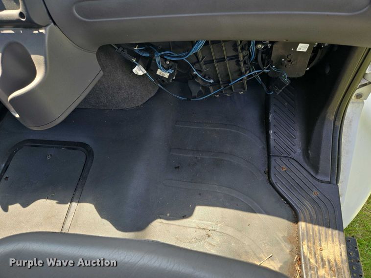 image for item EM7327 2010 Freightliner Business Class M2 semi truck