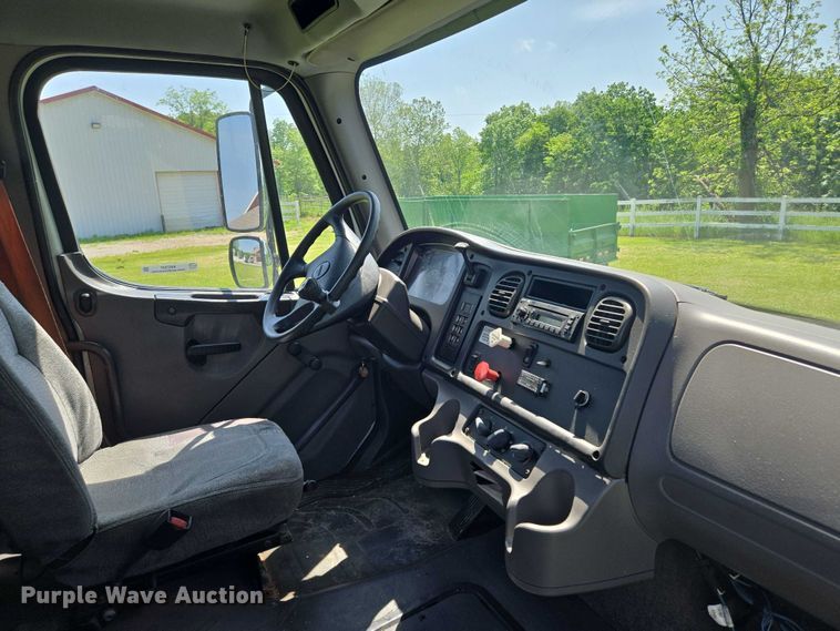 image for item EM7327 2010 Freightliner Business Class M2 semi truck