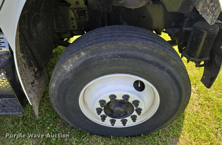 image for item EM7327 2010 Freightliner Business Class M2 semi truck