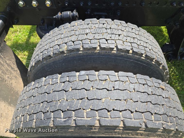 image for item EM7327 2010 Freightliner Business Class M2 semi truck