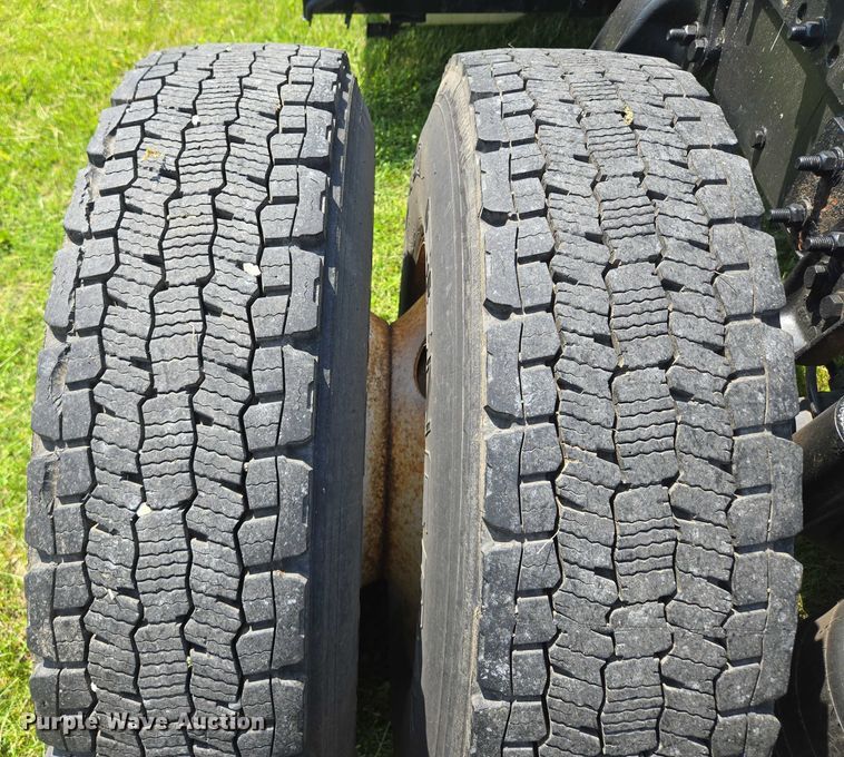 image for item EM7327 2010 Freightliner Business Class M2 semi truck