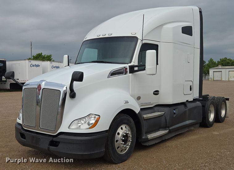 image for item EM7341 2017 Kenworth T680 semi truck