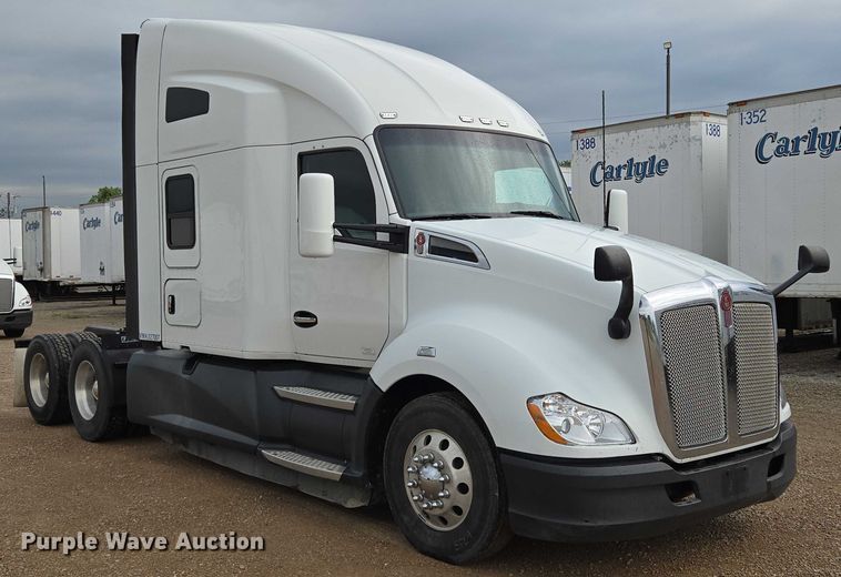 image for item EM7341 2017 Kenworth T680 semi truck