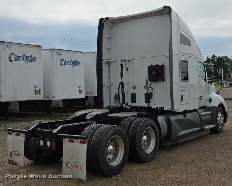 image for item EM7341 2017 Kenworth T680 semi truck
