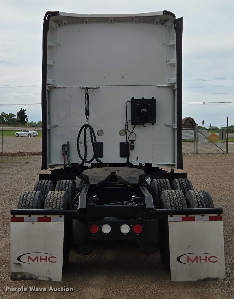 image for item EM7341 2017 Kenworth T680 semi truck