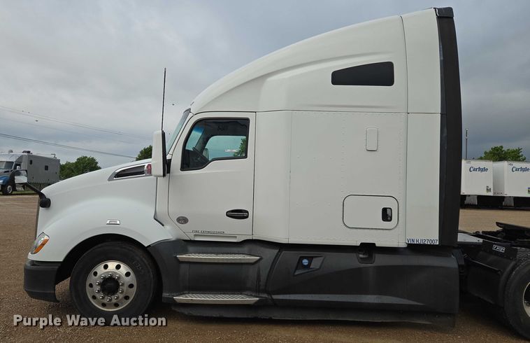 image for item EM7341 2017 Kenworth T680 semi truck