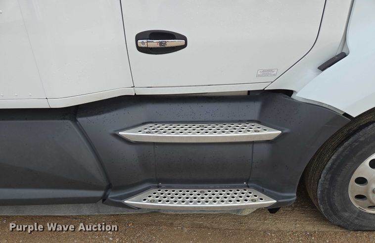 image for item EM7341 2017 Kenworth T680 semi truck